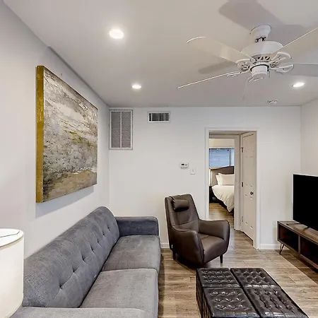 Live Oak Apartment